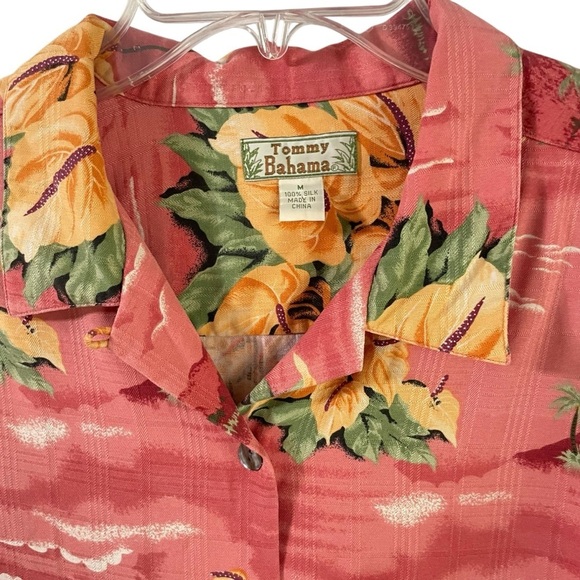 Tommy Bahama Women's Medium Silk Tropical Print Short Sleeve Button-down Shirt - Picture 4 of 15